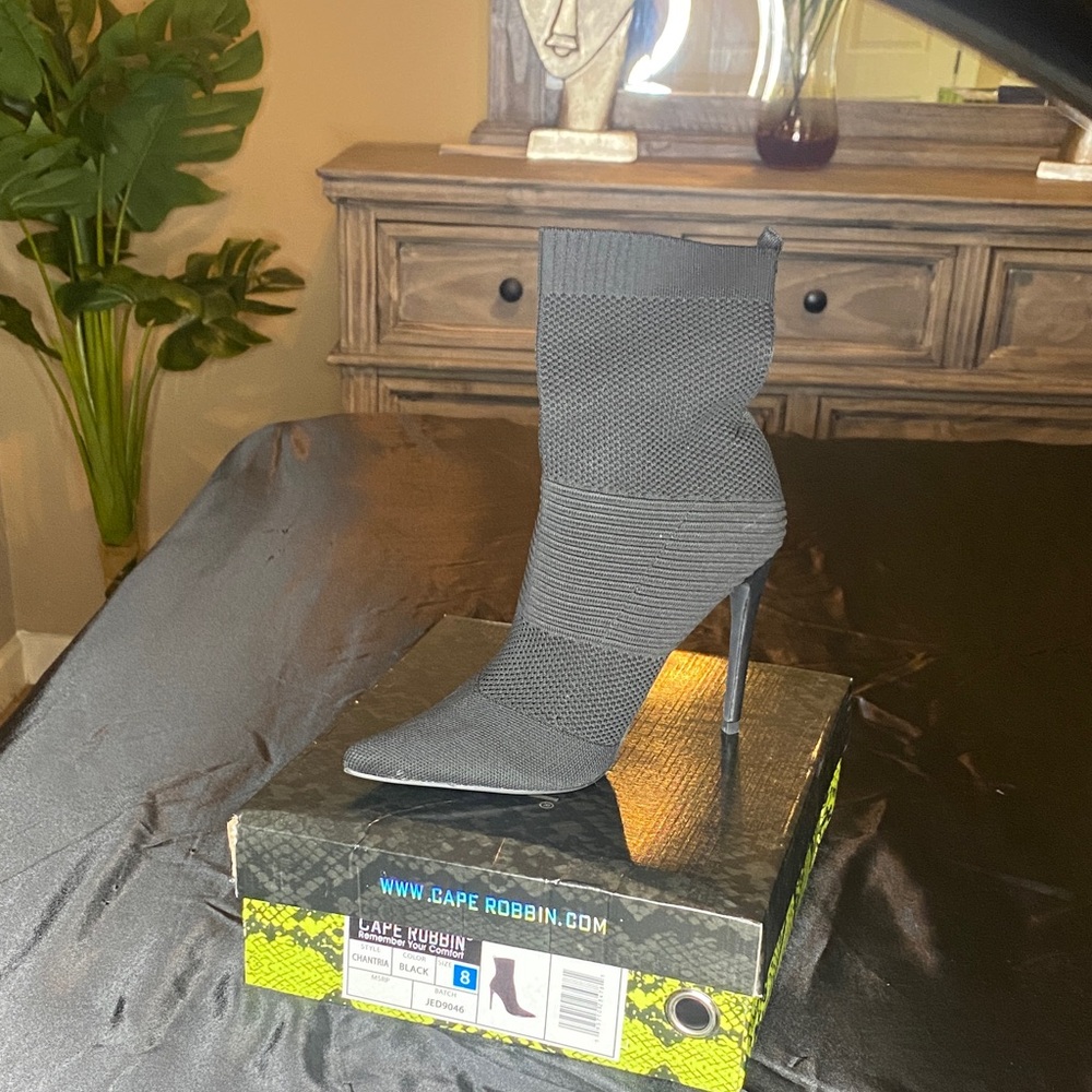 Cape Robbin Textured Black Heeled Boots